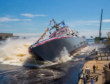 Nέο ατύχημα συγκλονίζει το US Navy: Το USS Billings συγκρούστηκε με φορτηγό πλοίο (βίντεο)
